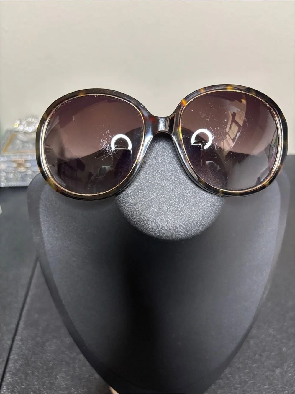 Oscar de la Renta Tortoiseshell Round Sunglasses with Brown Gradient Lenses